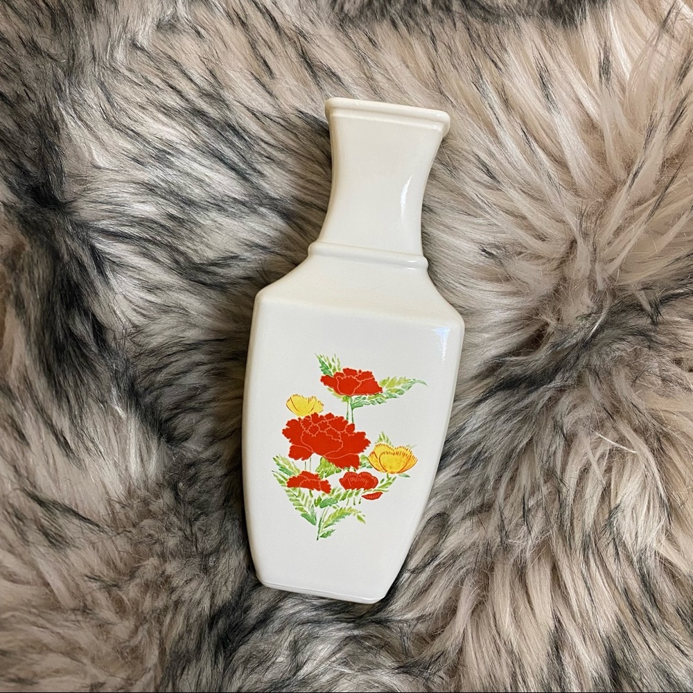 Vintage 1990s White Sculpted Bud Vase Oriental Carnation Flowers White Red Flora